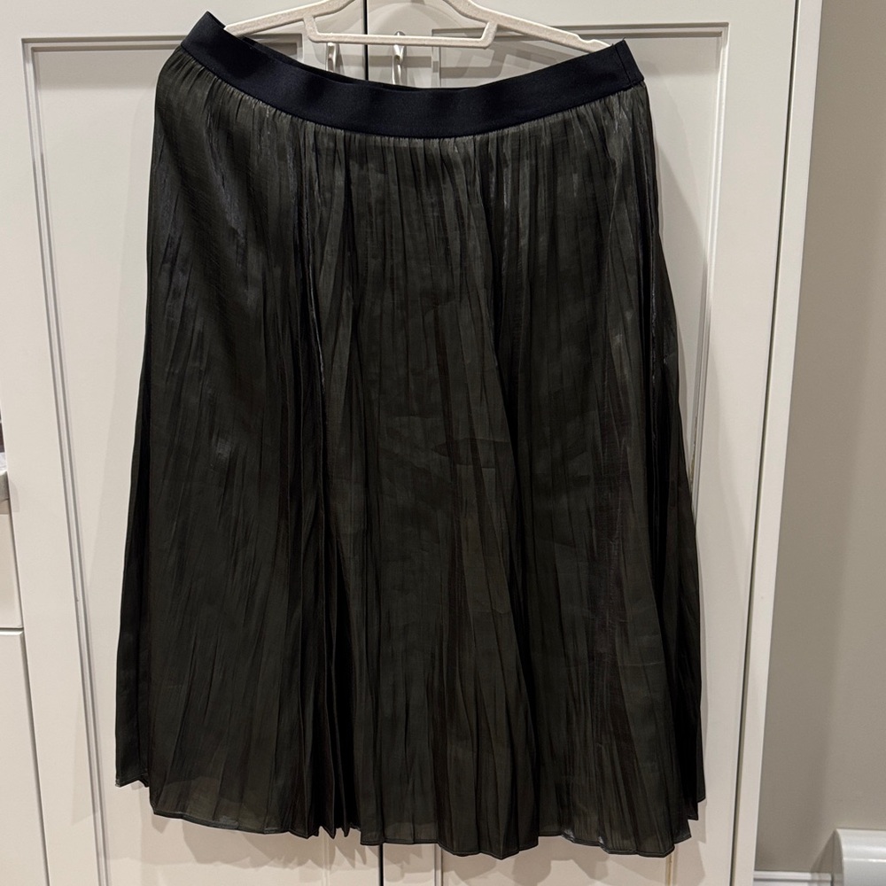 Simply Vera Elegant Black Pleated Skirt
